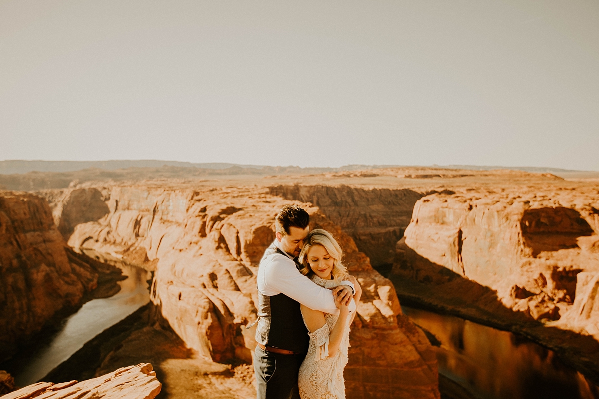 wedding pictures at horseshoe bend