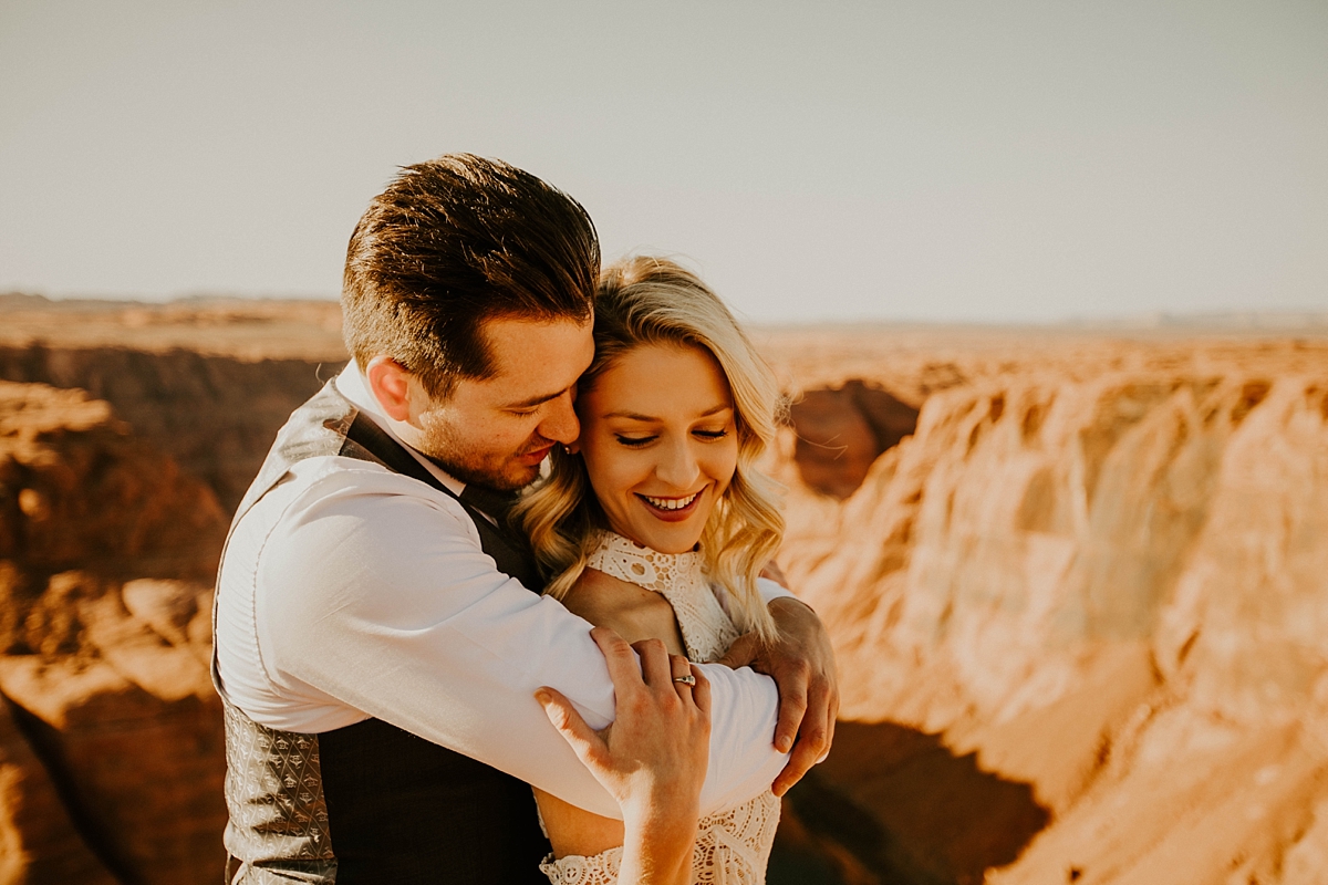 intimate wedding picture at horseshoe bend