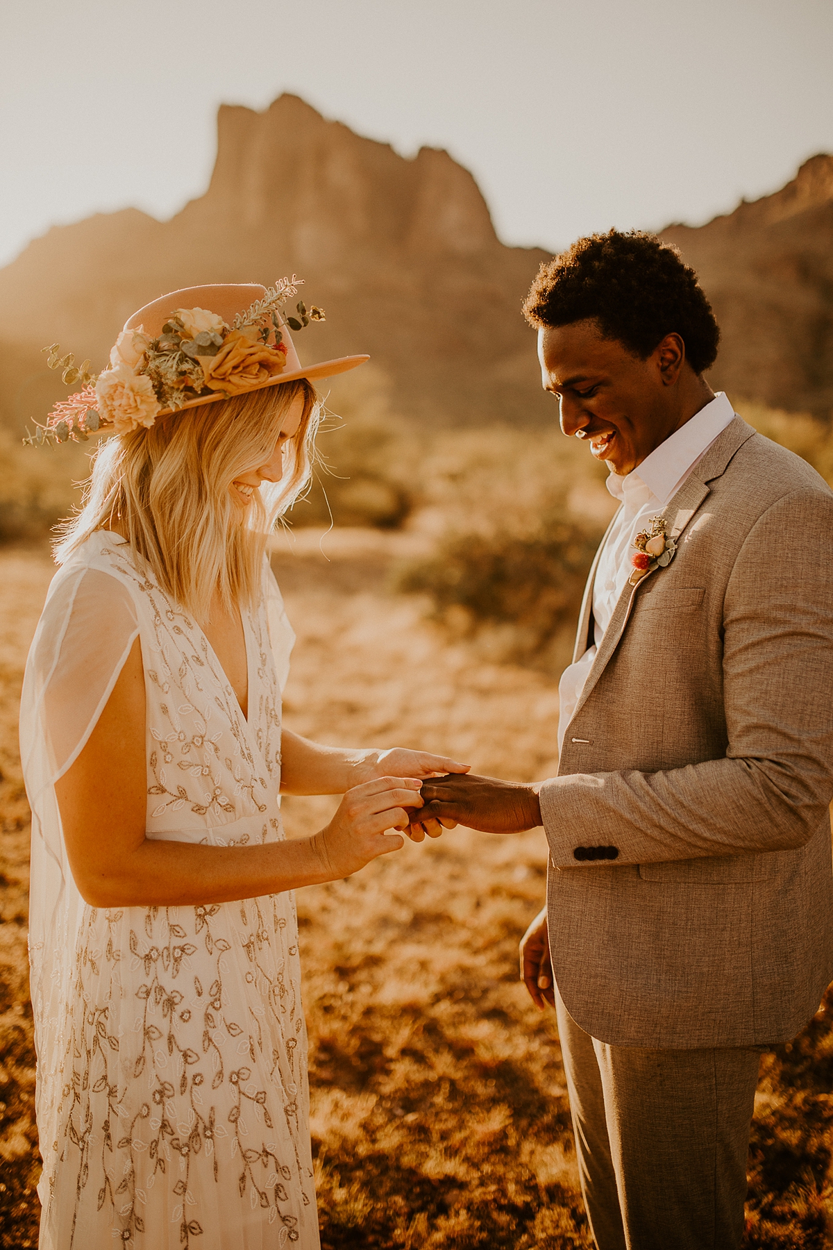 superstition-mountain-peralta-trail-elopement-allison-slater-photography19.jpg