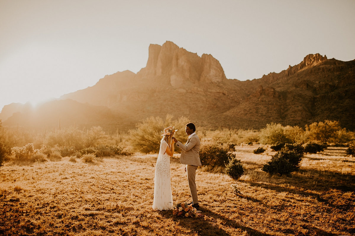 superstition-mountain-peralta-trail-elopement-allison-slater-photography21.jpg