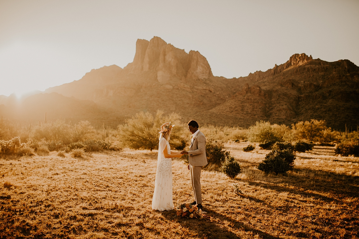 superstition-mountain-peralta-trail-elopement-allison-slater-photography22.jpg
