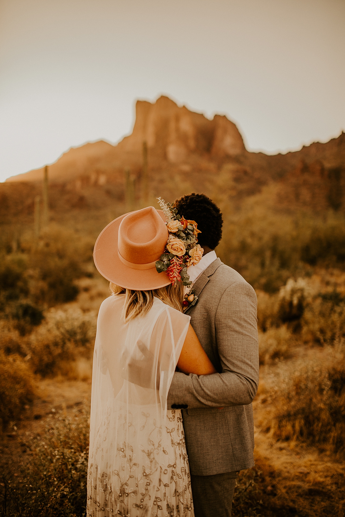 superstition-mountain-peralta-trail-elopement-allison-slater-photography34.jpg