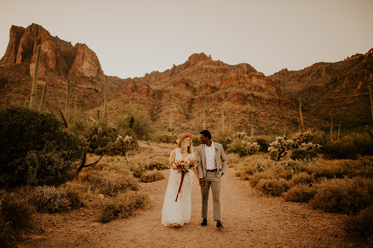 superstition-mountain-peralta-trail-elopement-allison-slater-photography45.jpg
