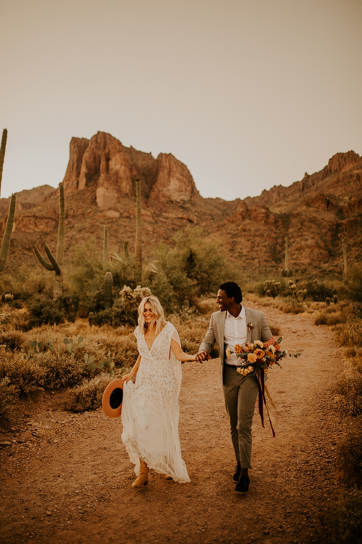superstition-mountain-peralta-trail-elopement-allison-slater-photography49.jpg