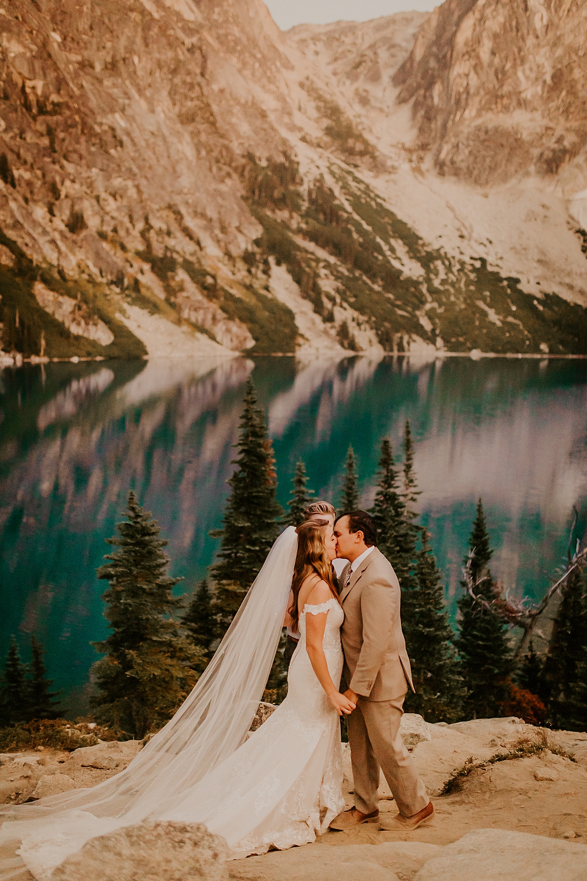 stunning-alpine-lake-elopement-in-washington-state-allison-slater-photography100.jpg