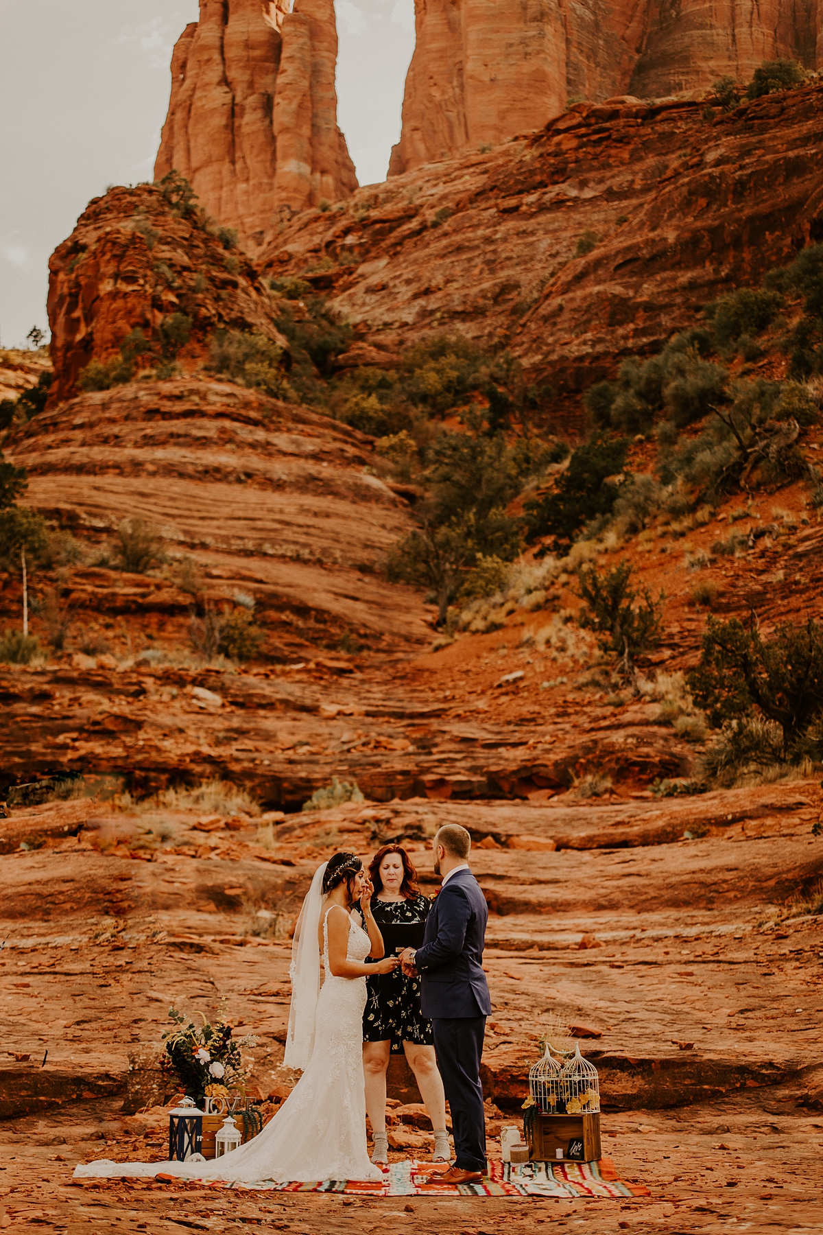 intimate-wedding-in-the-red-rocks-of-sedona-Allison-Slater-Photography19.jpg