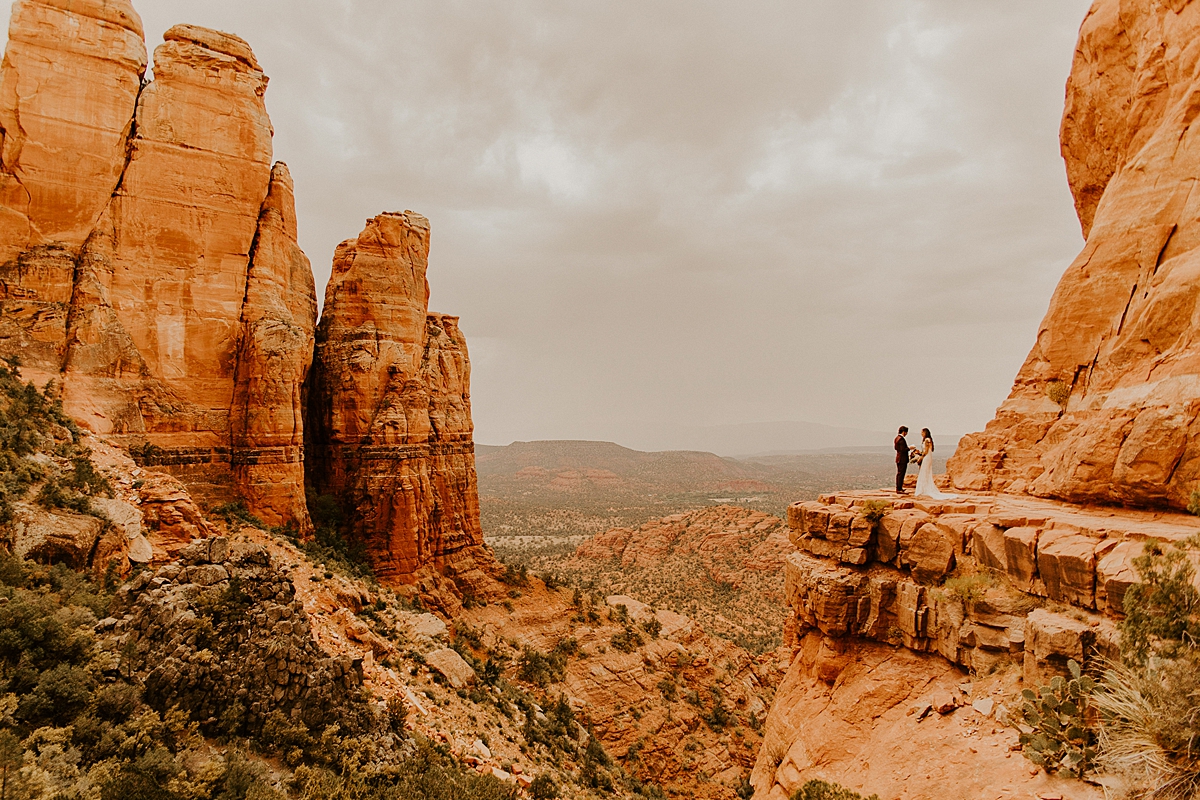 windy-cathedral-rock-elopement-day-in-sedona39.jpg