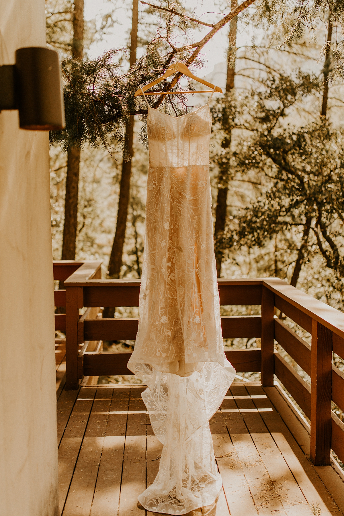 woodsy-intimate-wedding-at-oak-creek-allison-aslater-photography6.jpg