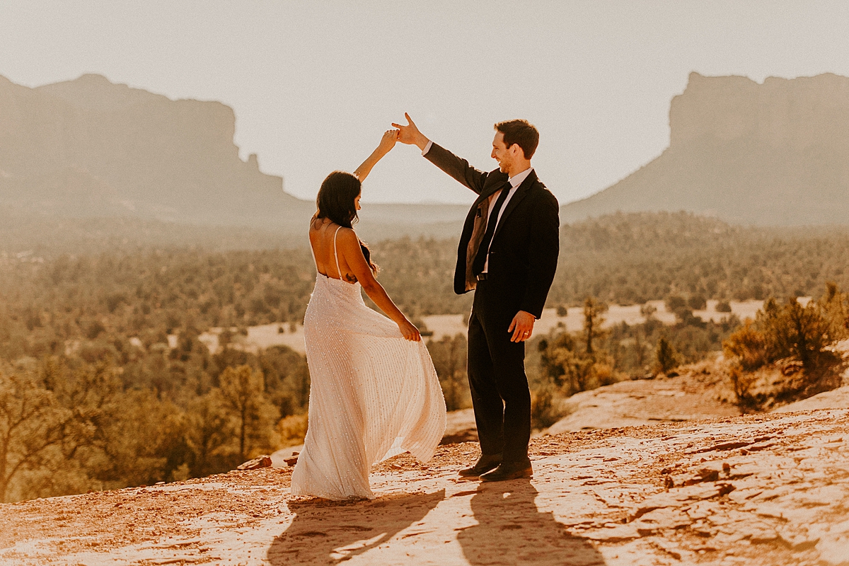 hiking-elopement-In-arizona-at-sunrise-allison-slater-photography60.jpg