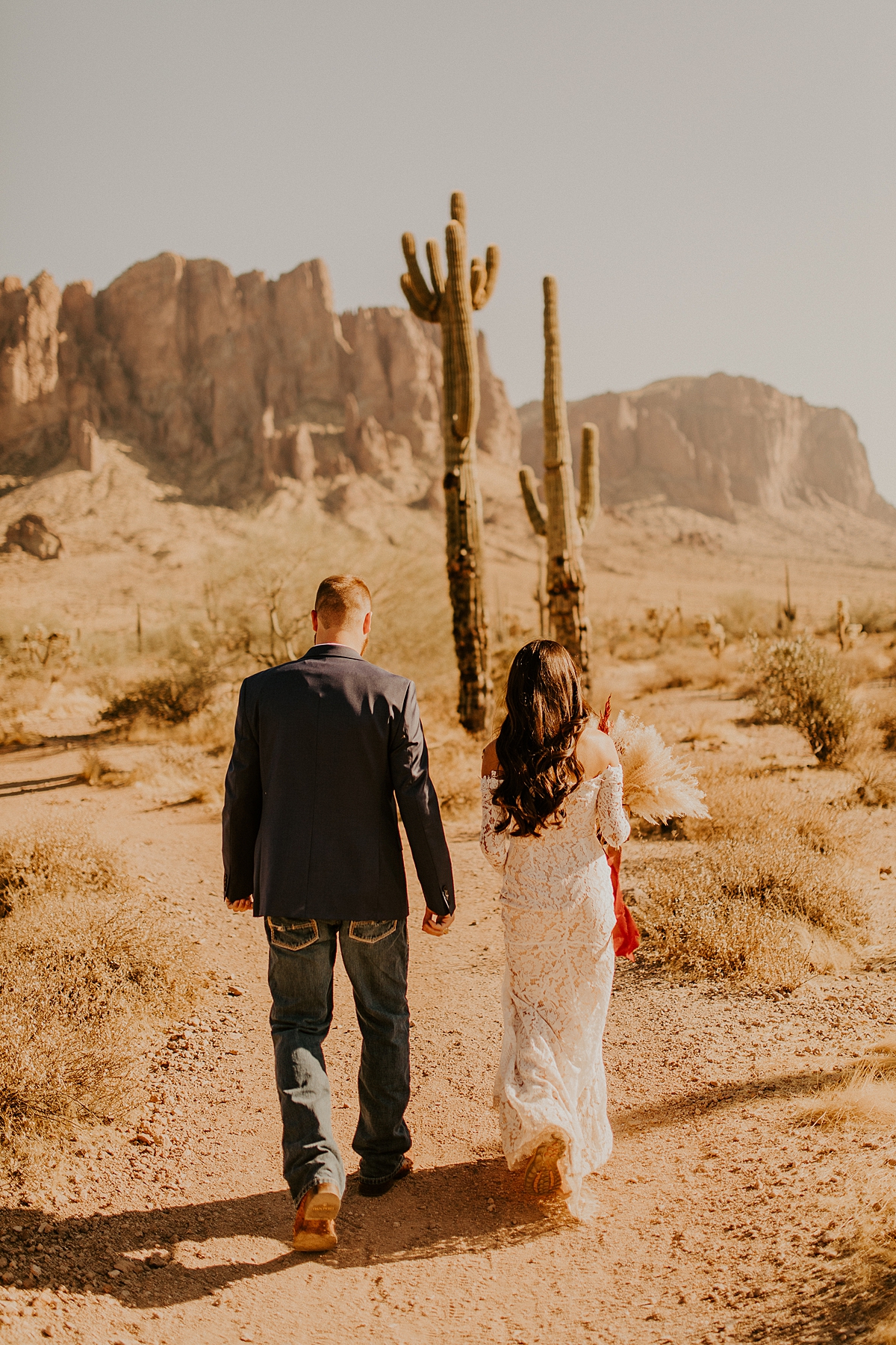 Intimate-elopement-in-superstition-mountain-wilderness-allison-slater-photography12.jpg