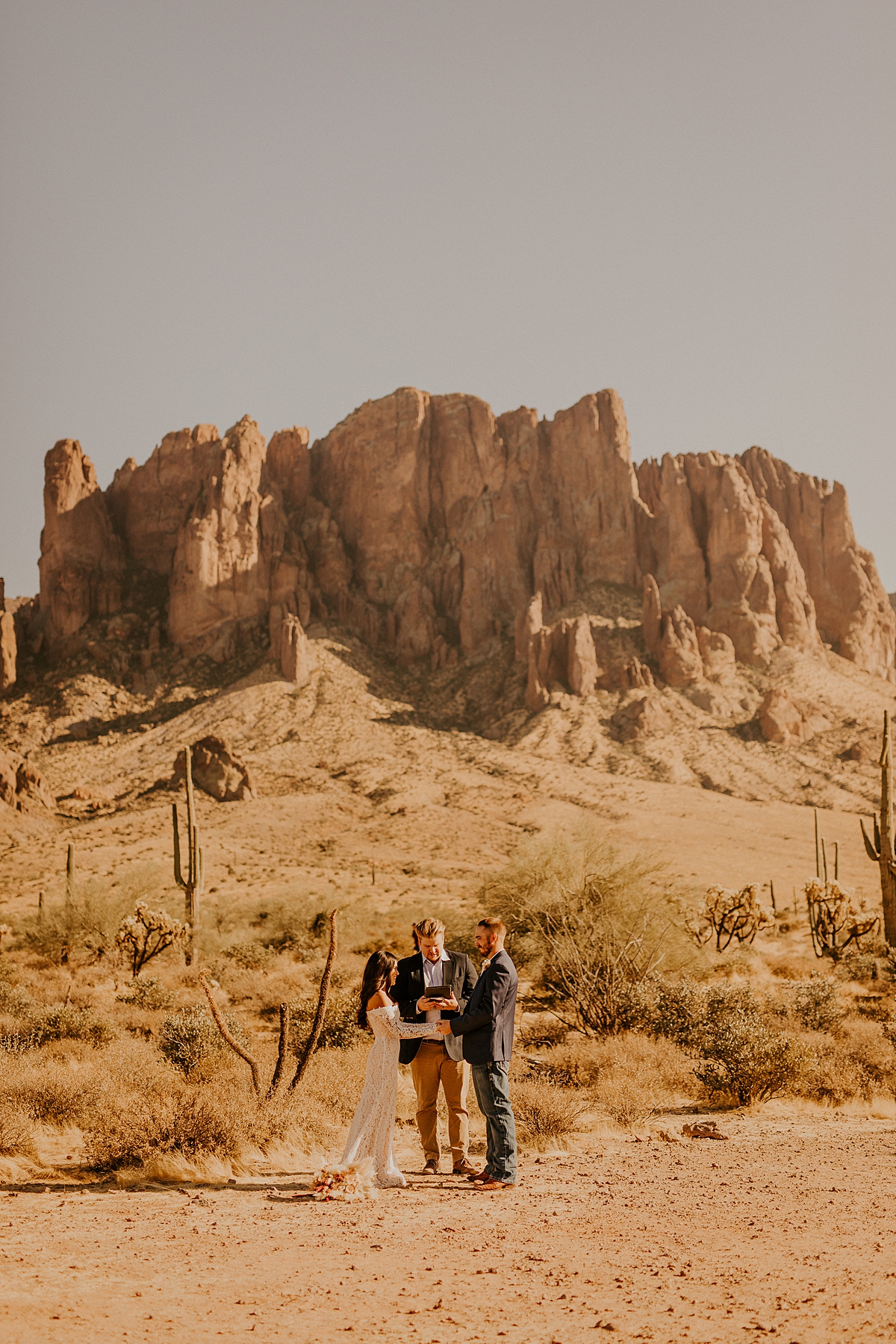 Intimate-elopement-in-superstition-mountain-wilderness-allison-slater-photography14.jpg