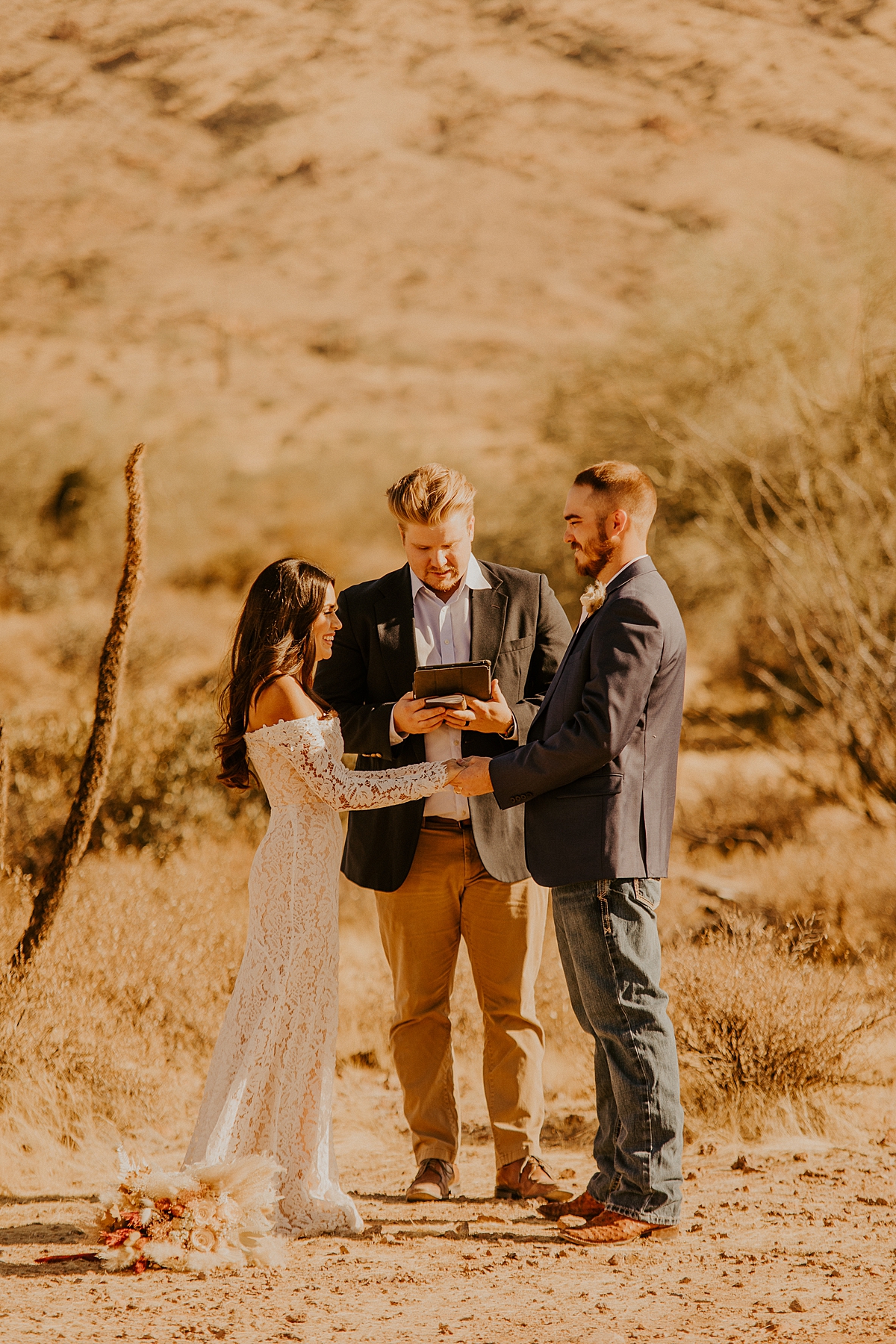 Intimate-elopement-in-superstition-mountain-wilderness-allison-slater-photography15.jpg