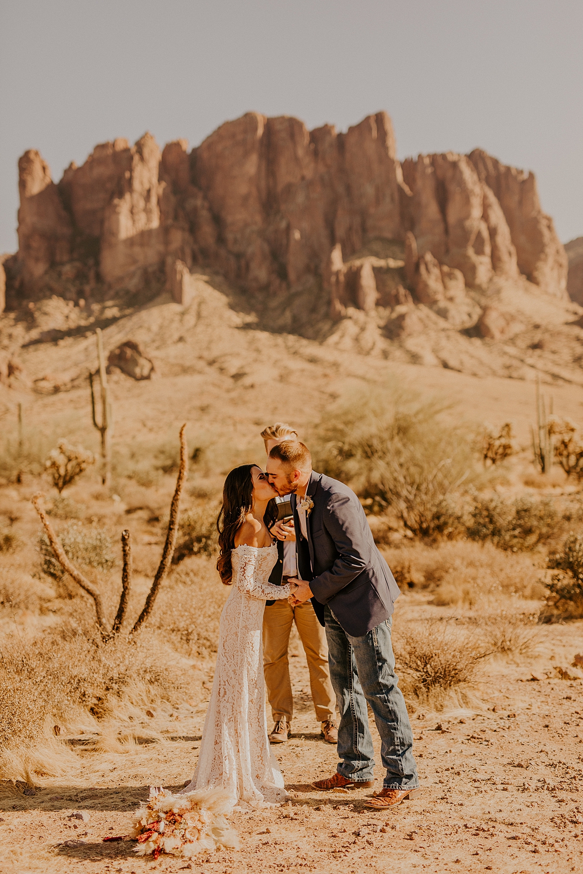 Intimate-elopement-in-superstition-mountain-wilderness-allison-slater-photography28.jpg