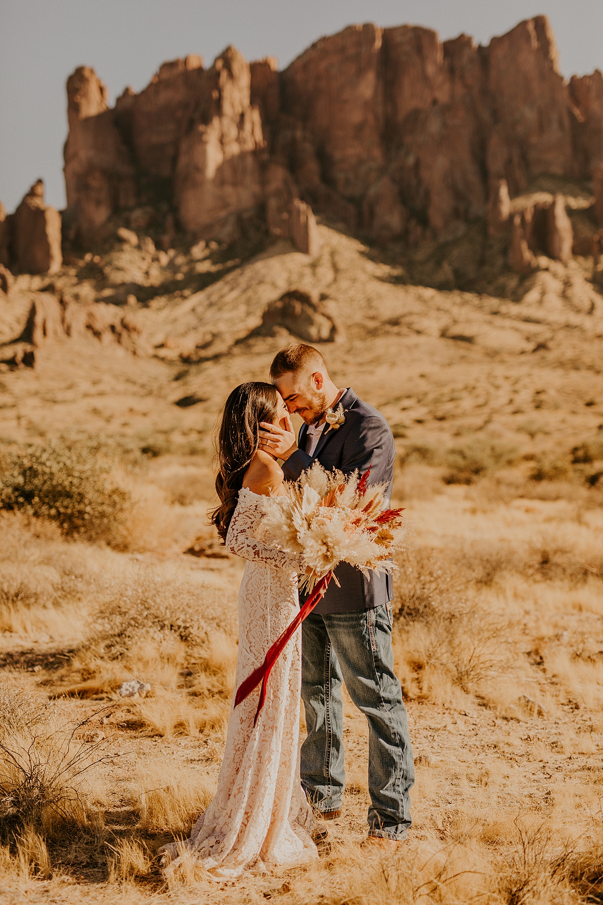 Intimate-elopement-in-superstition-mountain-wilderness-allison-slater-photography33.jpg