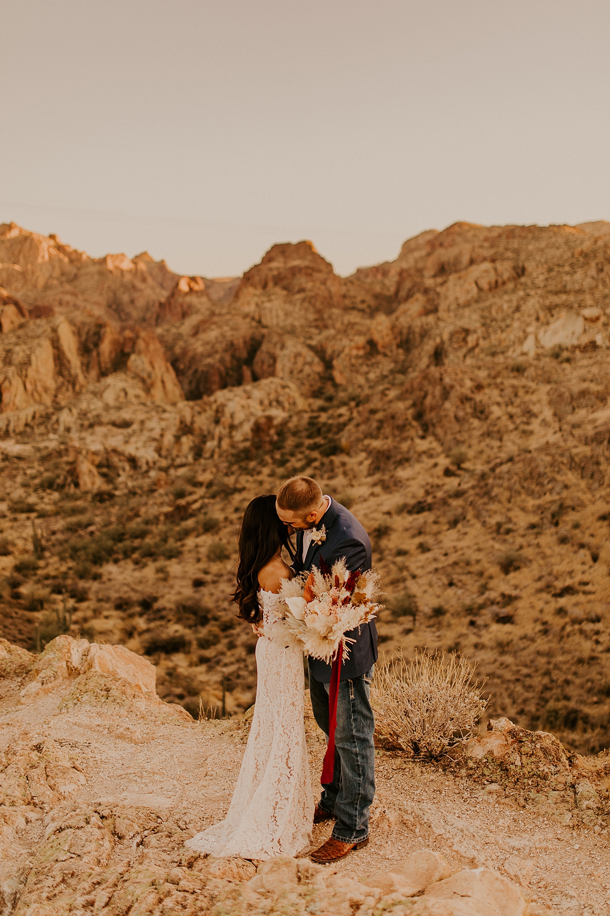 Intimate-elopement-in-superstition-mountain-wilderness-allison-slater-photography77.jpg