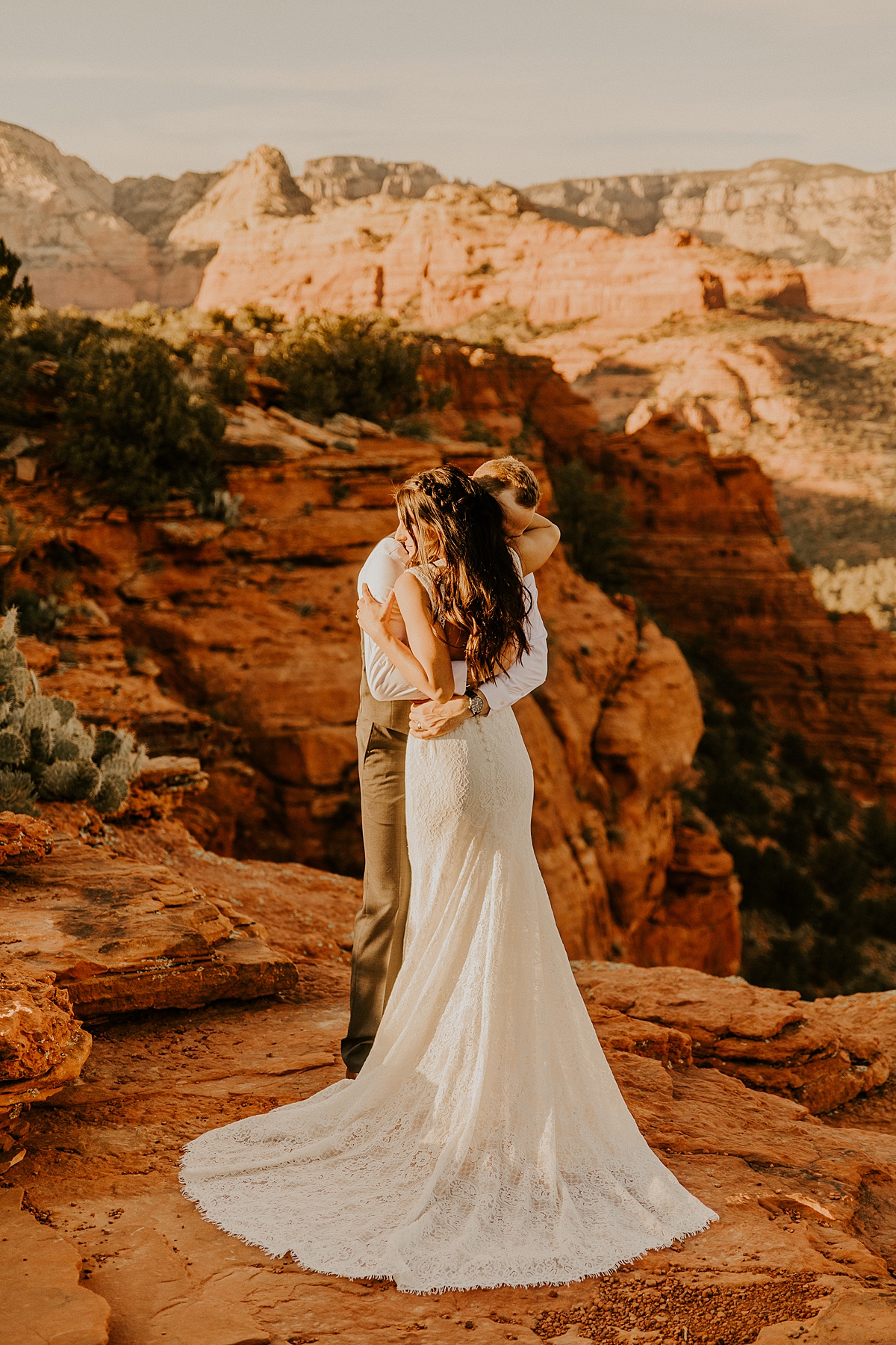 Incredible-cliffside-intimate-wedding-in-sedona-allison-slater-photography57.jpg