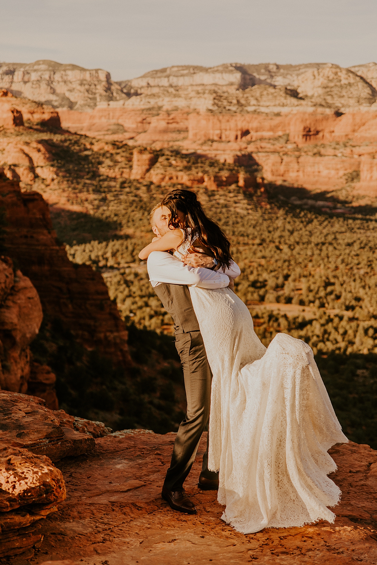 Incredible-cliffside-intimate-wedding-in-sedona-allison-slater-photography58.jpg