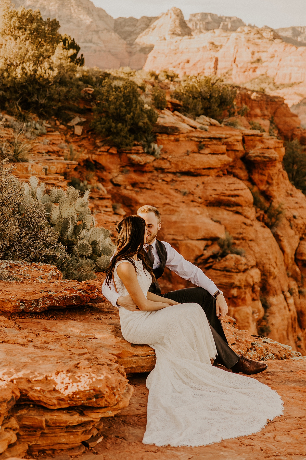 Incredible-cliffside-intimate-wedding-in-sedona-allison-slater-photography59.jpg