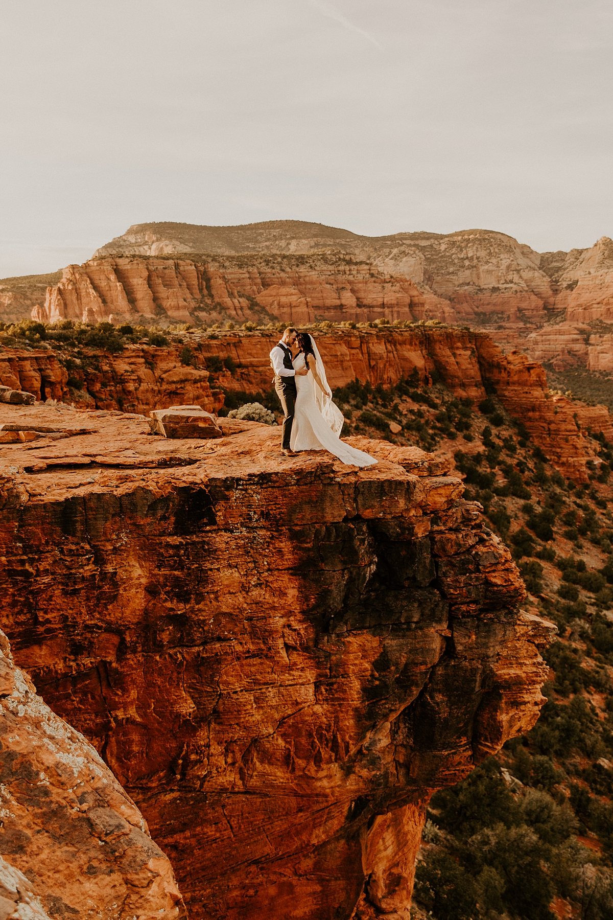 Incredible-cliffside-intimate-wedding-in-sedona-allison-slater-photography74.jpg