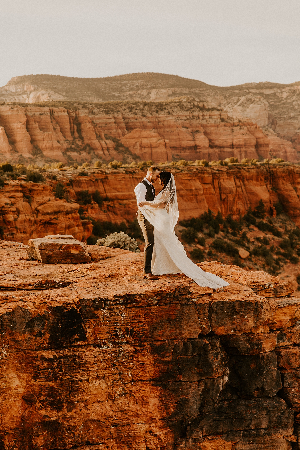 Incredible-cliffside-intimate-wedding-in-sedona-allison-slater-photography75.jpg