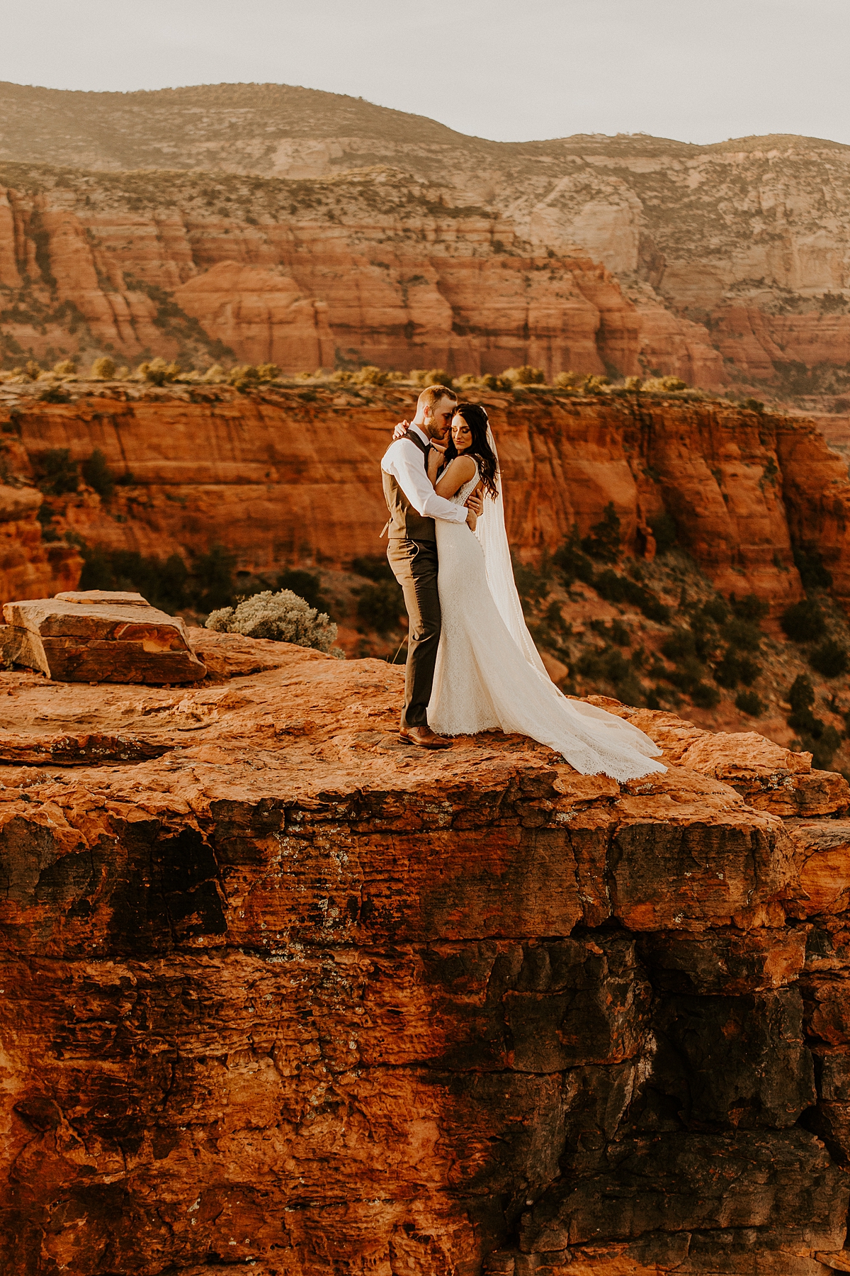 Incredible-cliffside-intimate-wedding-in-sedona-allison-slater-photography76.jpg