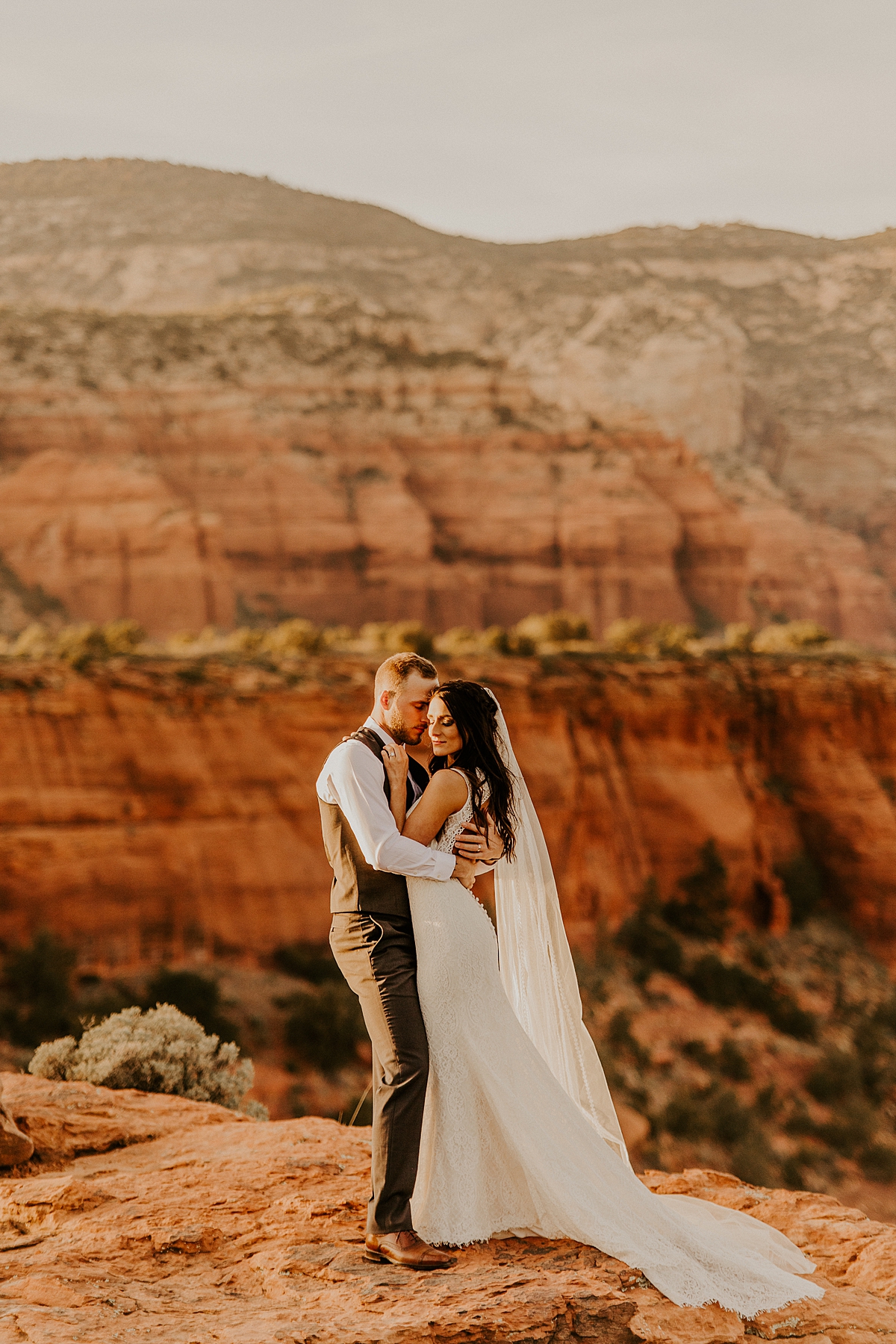 Incredible-cliffside-intimate-wedding-in-sedona-allison-slater-photography77.jpg
