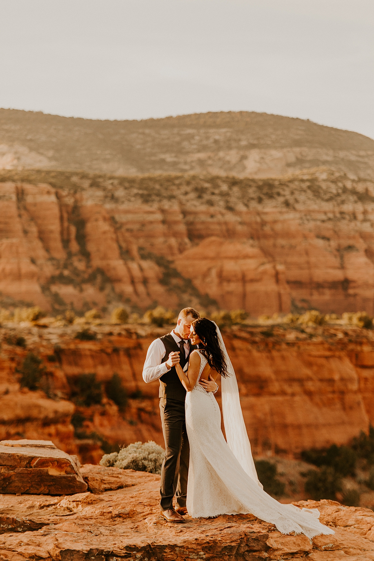 Incredible-cliffside-intimate-wedding-in-sedona-allison-slater-photography79.jpg