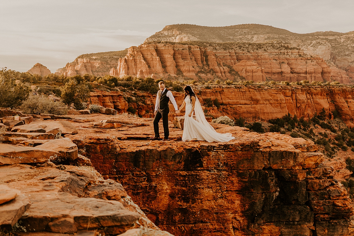 Incredible-cliffside-intimate-wedding-in-sedona-allison-slater-photography80.jpg