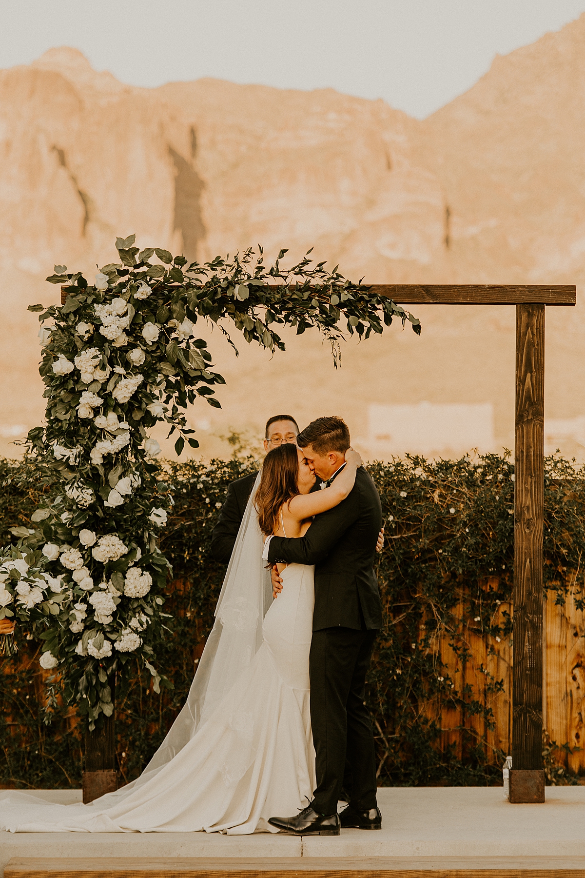 romantic-wedding-day-in-arizona-at-the-paseo-allison-slater-photography-97.jpg