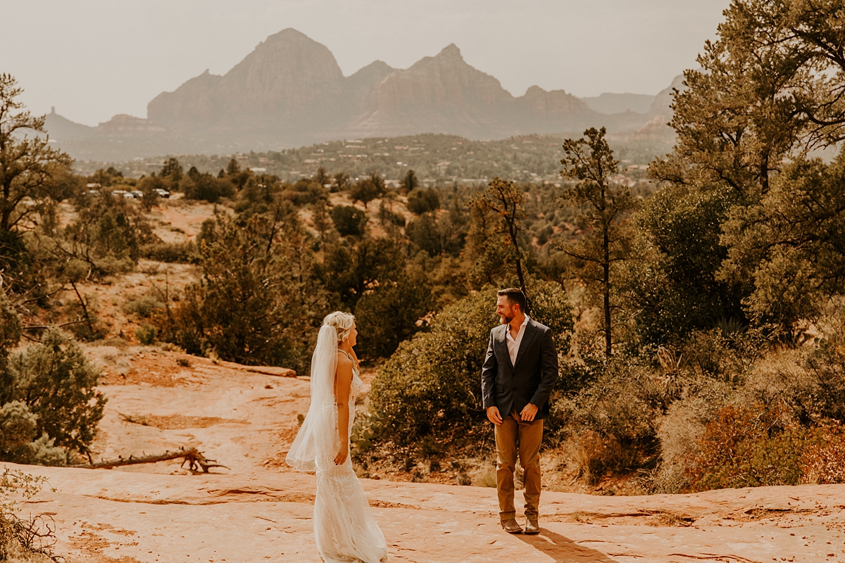 munds-wagon-trail-intimate-wedding-day-allison-slater-photography-15.jpg