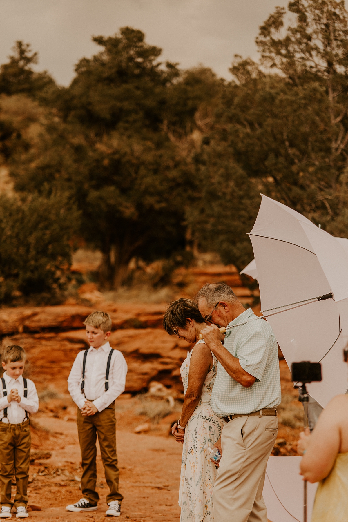 munds-wagon-trail-intimate-wedding-day-allison-slater-photography-20.jpg