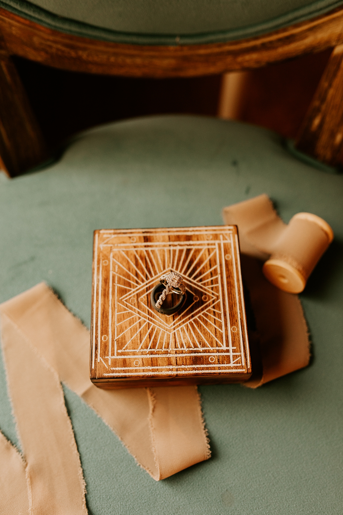 munds-wagon-trail-intimate-wedding-day-allison-slater-photography-5.jpg